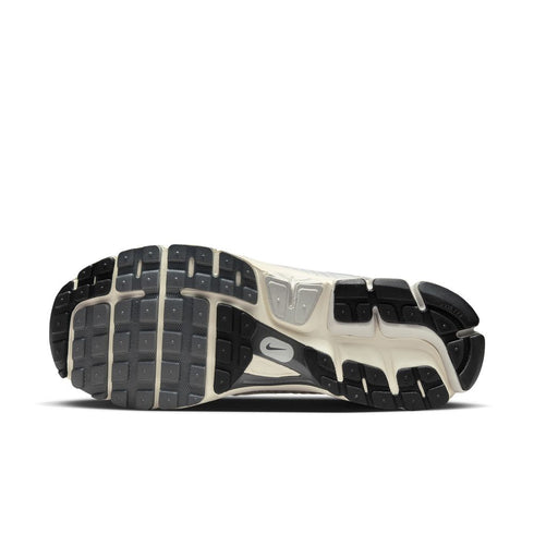 NIKE Zoom Vomero 5 Mens Sneakers